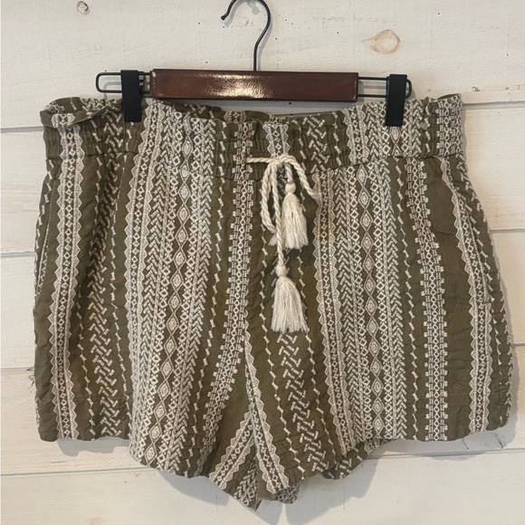 House of Harlow 1960 x Revolve linen embroidered shorts size large . Never worn - Picture 3 of 9